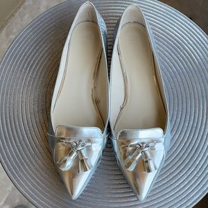 Perfect Silver leather tassel flats